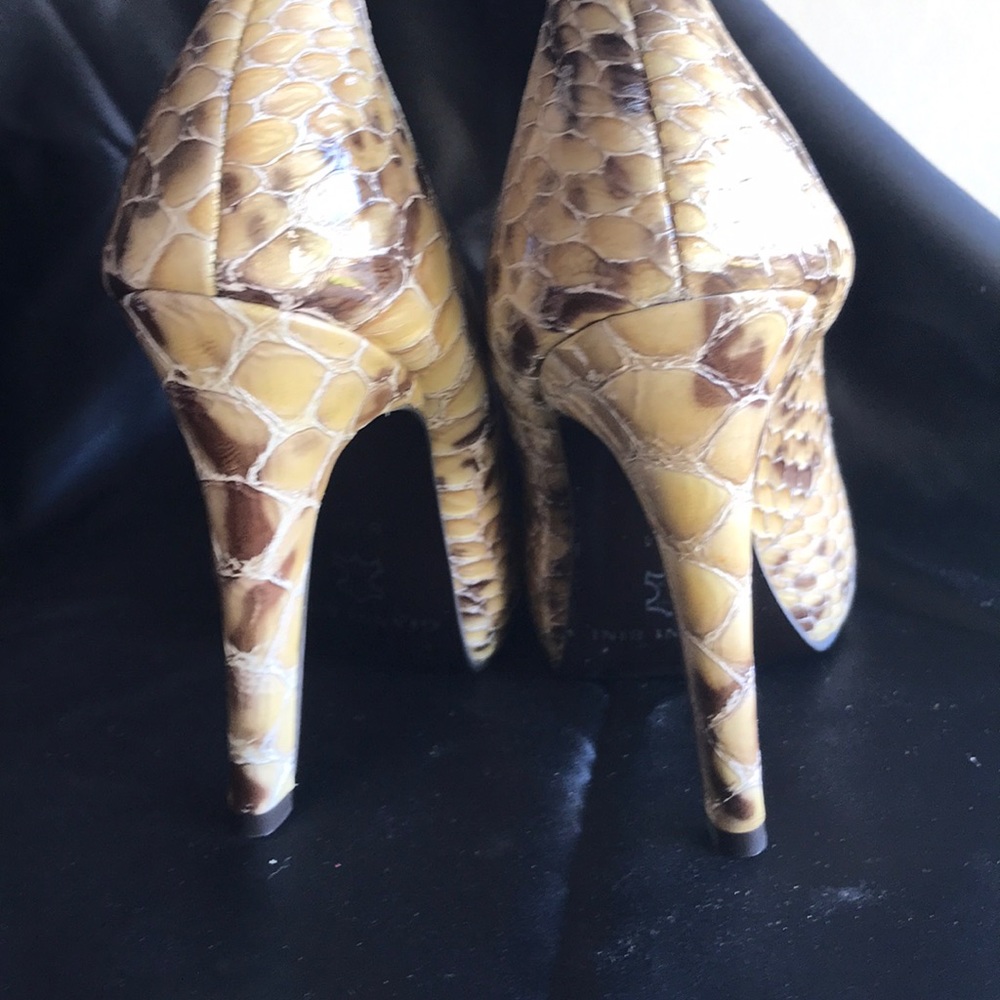 Heels - Picture 2 of 3